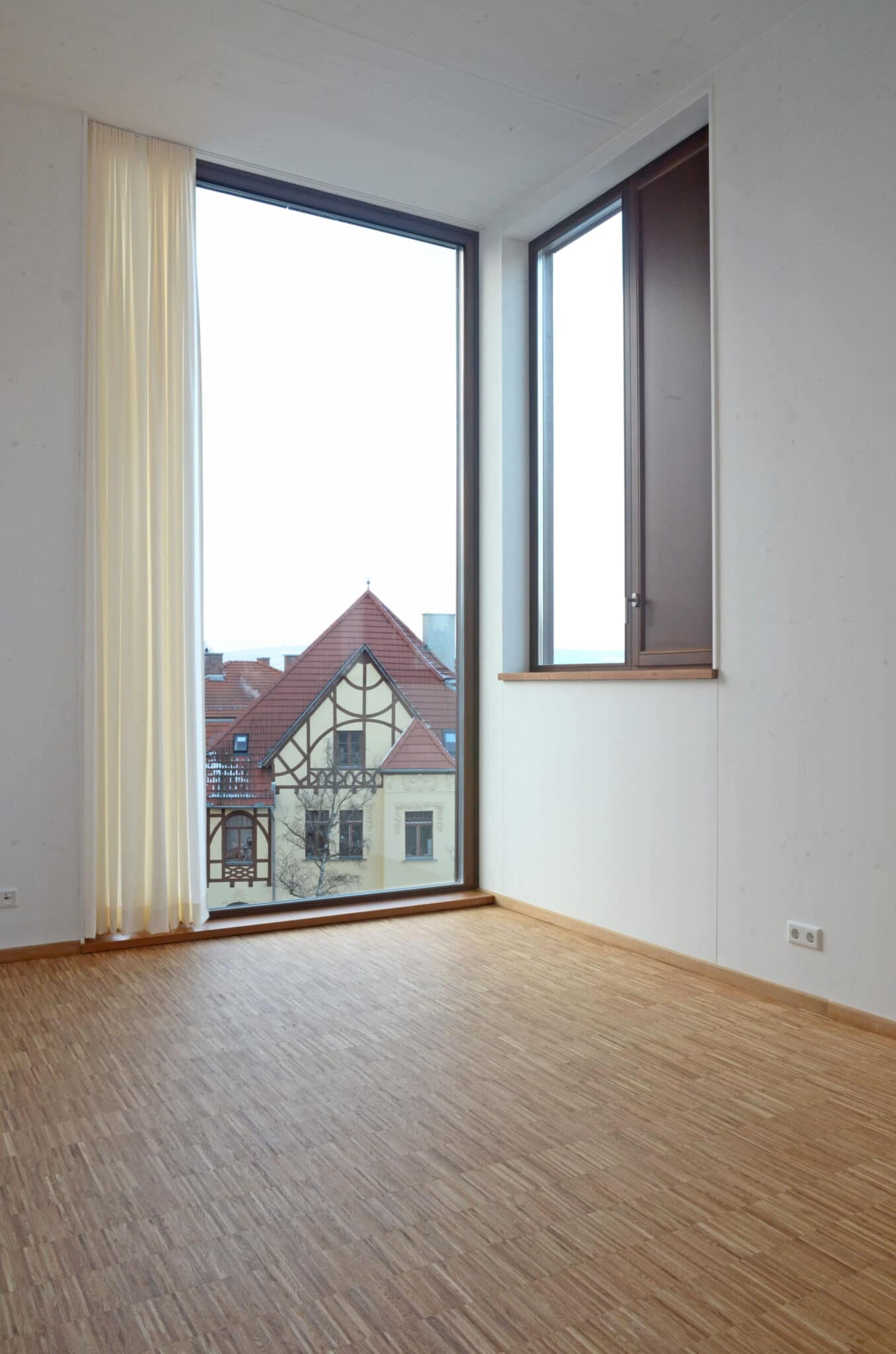 „Zimmer
im
Freien“,
große
Balkone
als
erweitertes
Wohnzimmer
in
der
städtischen
Bebauung.
(Bild:
Jörg
Bleicher)